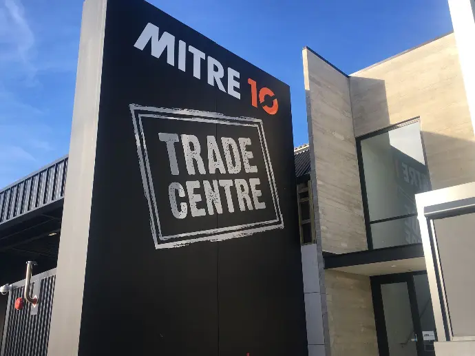 Single business pylon signage for Mitre 10 trade centre
